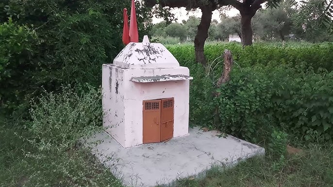 Small field shrine in Haryana for ancestors Dada Khet Wala