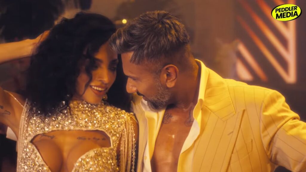 Yo Yo Honey Singh in yellow pinstripe suit in Jawani Iraqi music video