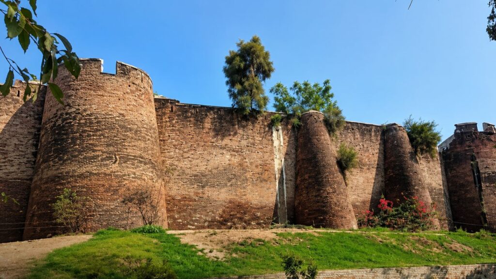 Abandoned Places in Haryana Ancient Fort at Safidon, Jind A historic fort in Safidon, Jind district, Haryana