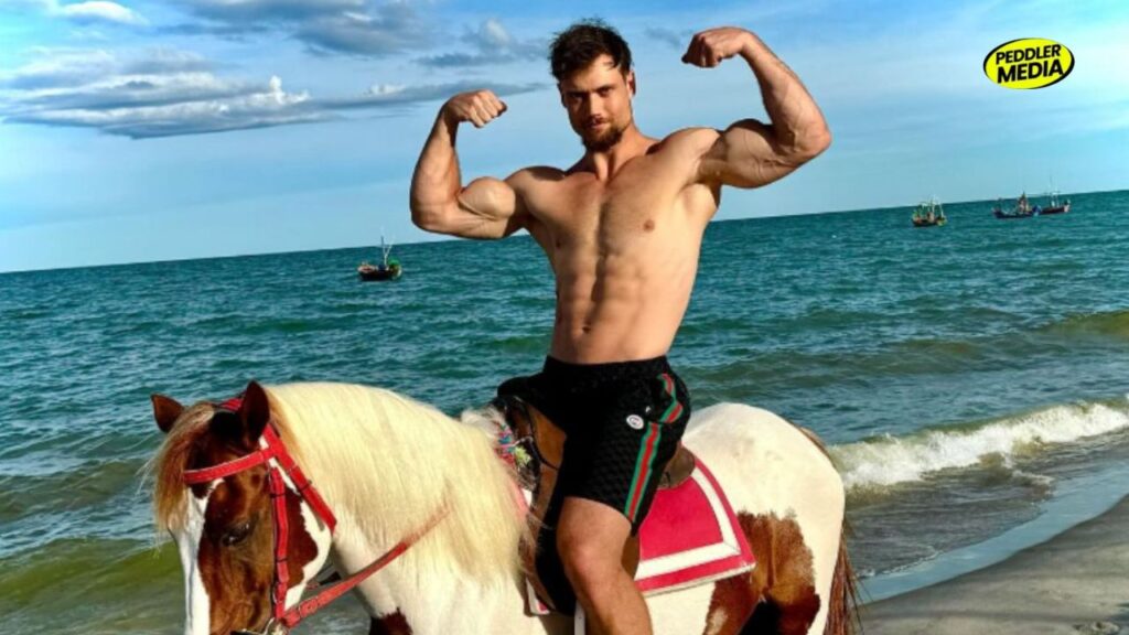 Connor Murphy, American fitness influencer and bodybuilder, posing on horseback during his trip to Thailand before becoming a trending topic worldwide.