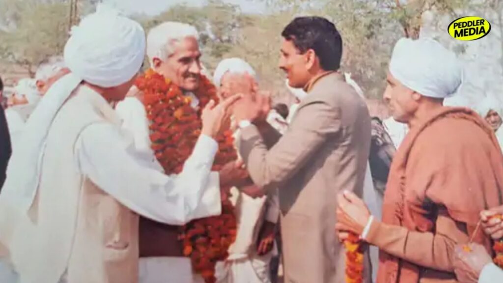 Hukam Singh Phogat being garlanded and welcomed by supporters