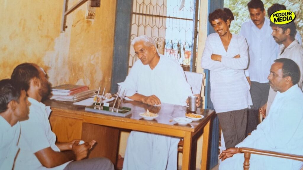 Hukam Singh Phogat former Haryana CM meeting with local villagers