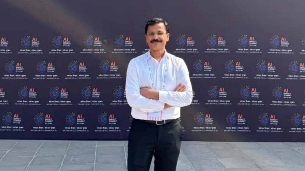 Tukaram Mundhe IAS officer gets standing ovation in Pune