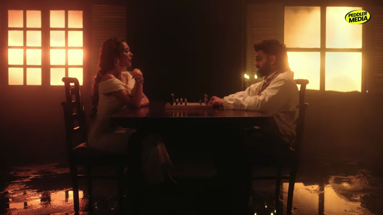 Khasa Aala Chahar and Manya Yadav in a scene from the Haryanvi song Old Money
