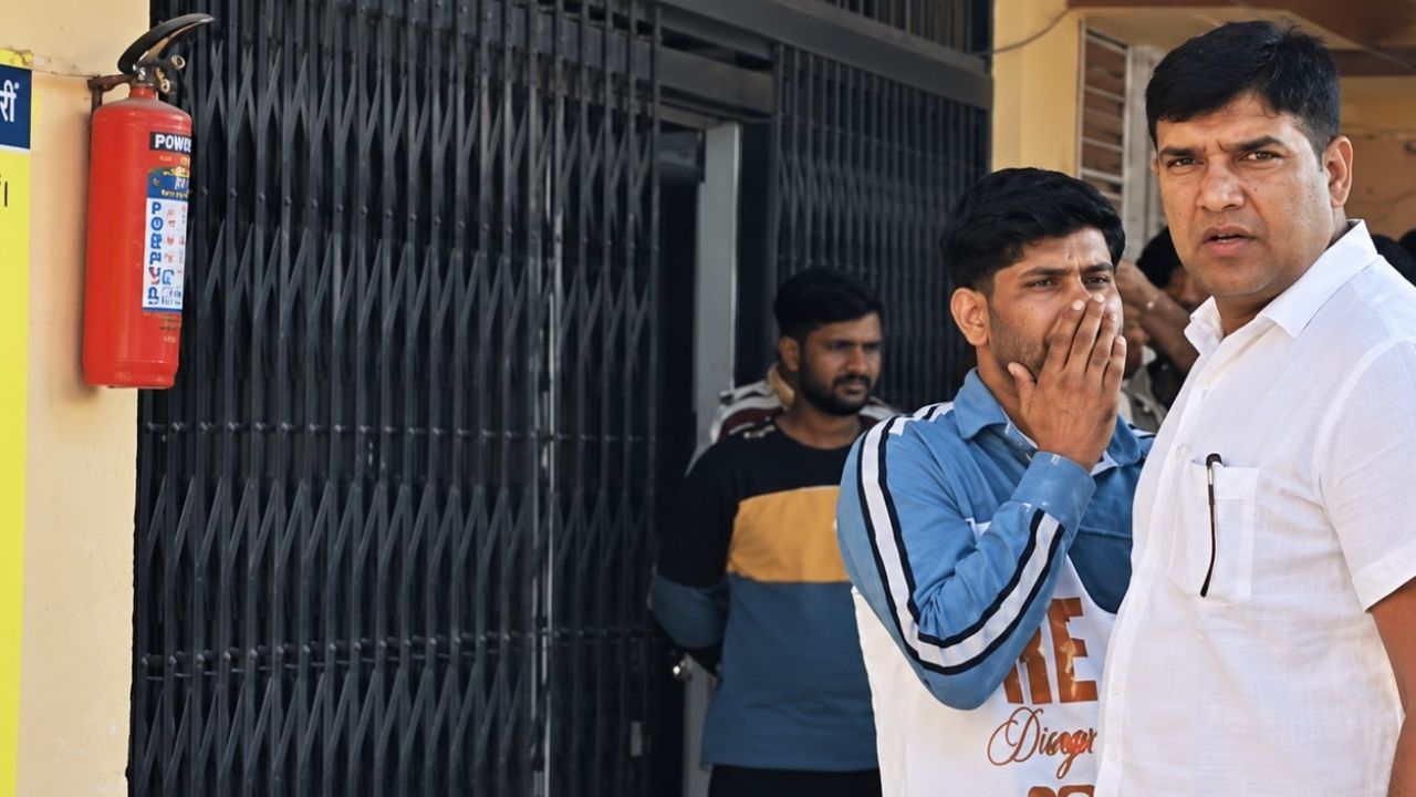 Meeta Baroda Arrested in Sikar real life photo of Haryanvi singer outside the police station after the fight.