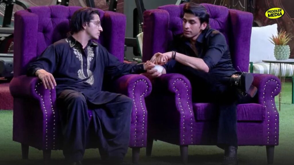 Qazi Touqeer sitting with Gullu on purple armchairs discussing their strategy